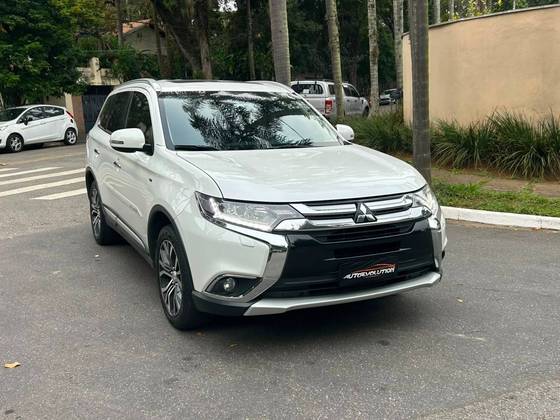 MITSUBISHI OUTLANDER 3.0 GT 4X4 V6 24V GASOLINA 4P AUTOMÁTICO MITSUBISHI OUTLANDER 3.0 GT 4X4 V6 24V GASOLINA 4P AUTOMÁTICO